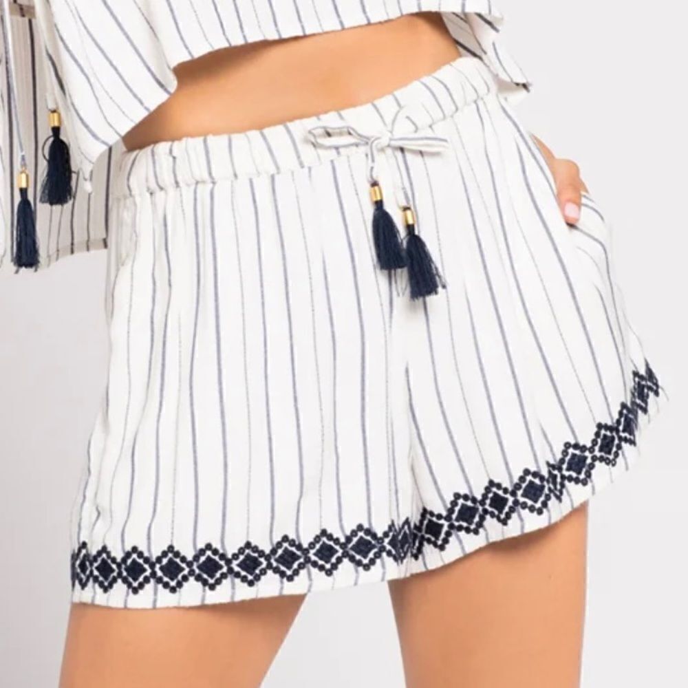 L*Space Bonnie White Striped Embroidered Shorts Medium NWT